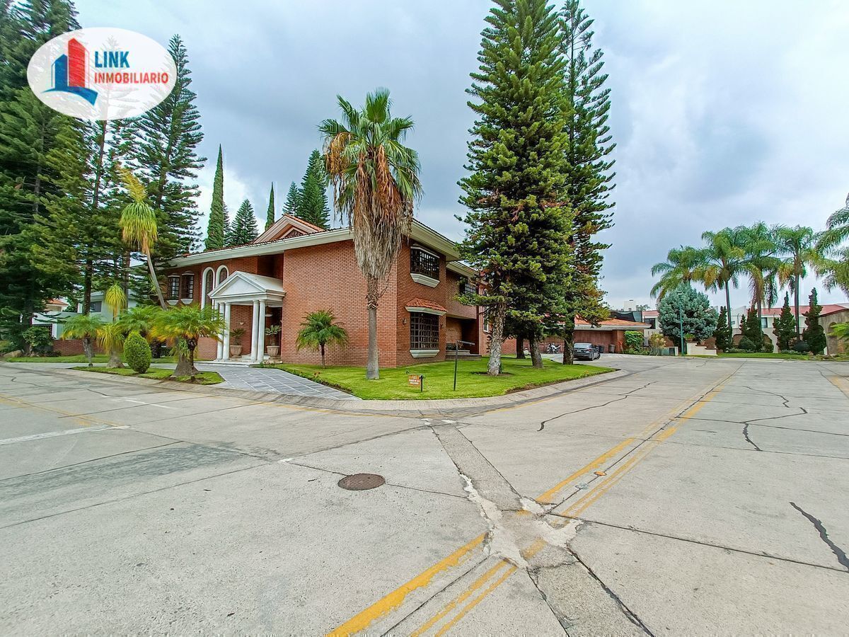 amplia-casa-en-venta-en-club-de-golf-santa-anita3-11573