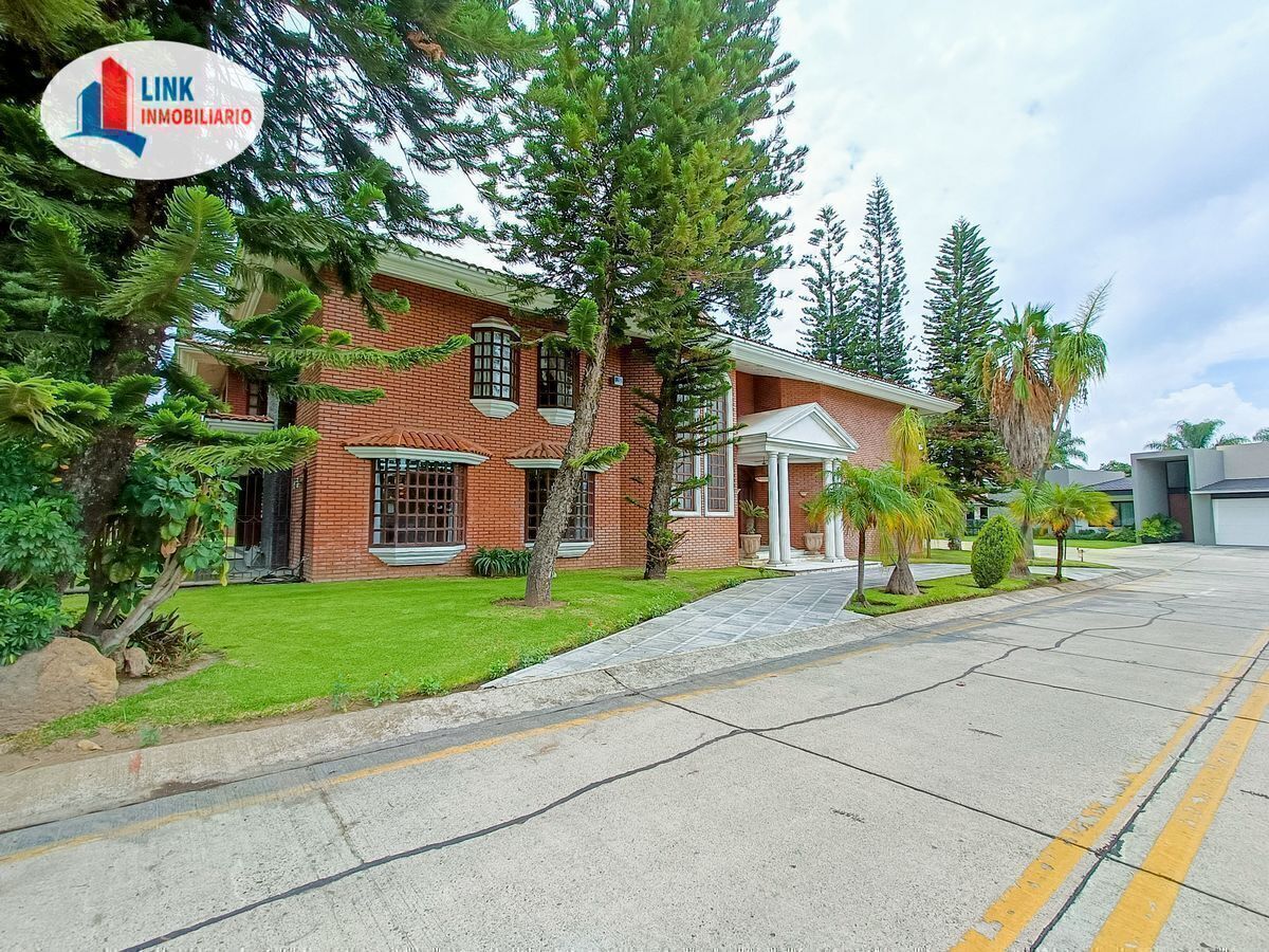 amplia-casa-en-venta-en-club-de-golf-santa-anita4-11573