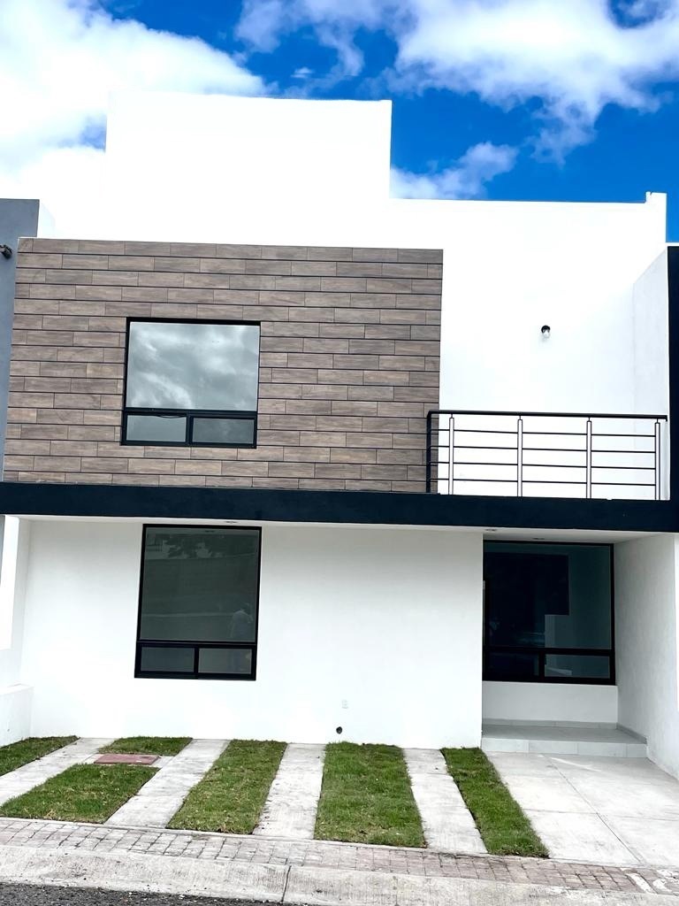 CASA  EN SAN ISIDRO JURIQUILLA QUERÉTARO