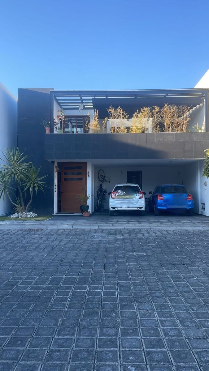 CASA  EN VENTA EN BOSQUES DE ZAVALETA $5,650,000.00