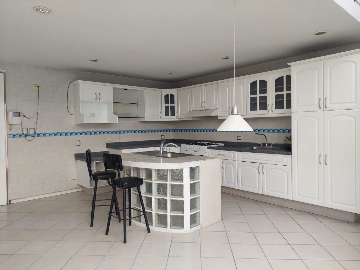 casa-amplia-en-venta-cerca-al-periferico18-24923