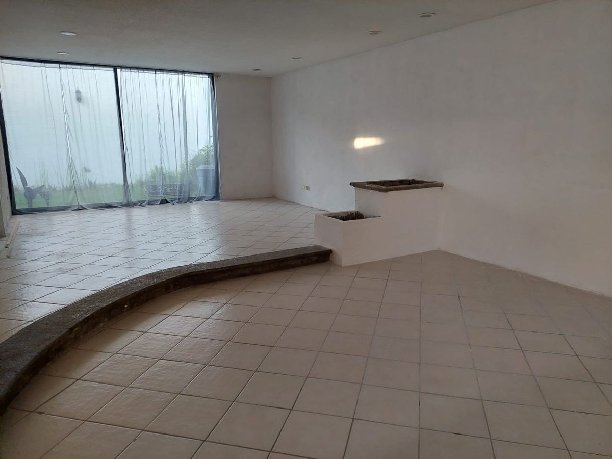 casa-amplia-en-venta-cerca-al-periferico2-24923