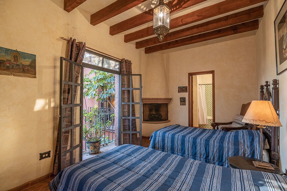casa-antigua-en-venta-callejn-de-los-muertos-en-san-miguel-de-allende15-13105