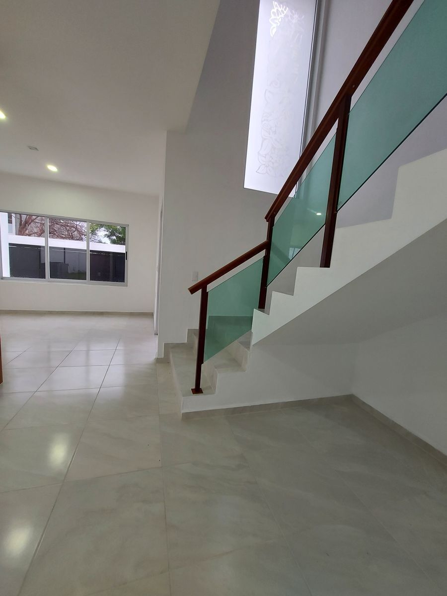 casa-con-habitacin-principal-abajo-en-residencial-esmeralda-norte-en-colima13-23361