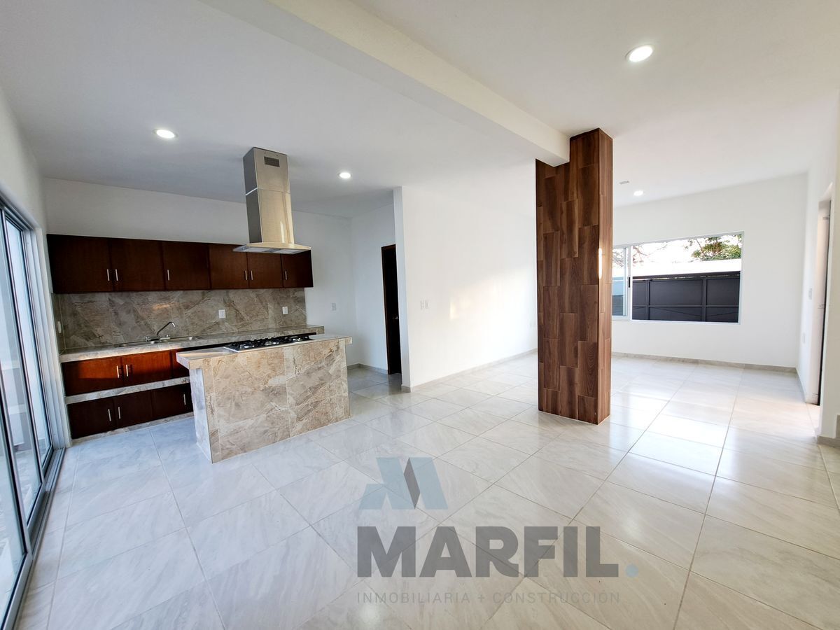 casa-con-habitacin-principal-abajo-en-residencial-esmeralda-norte-en-colima8-23361
