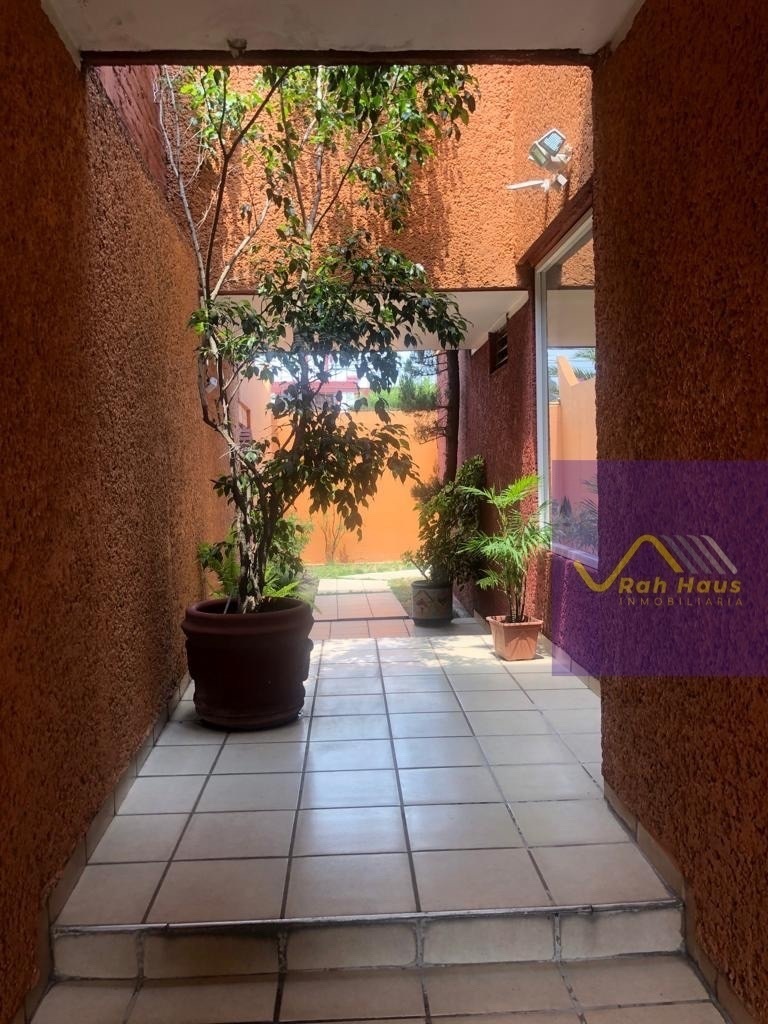 casa-con-muy-buenos-espacios-y-calle-cerrada-con-seguridad-en-viveros-de-la-loma2-25860