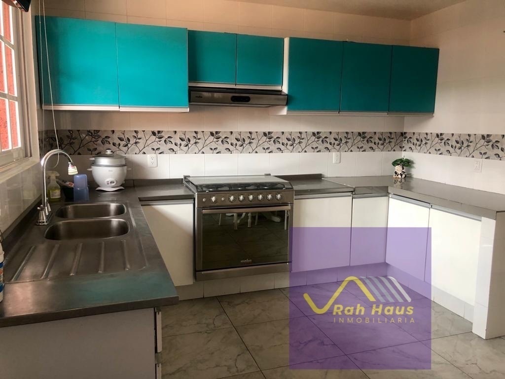 casa-con-muy-buenos-espacios-y-calle-cerrada-con-seguridad-en-viveros-de-la-loma8-25860