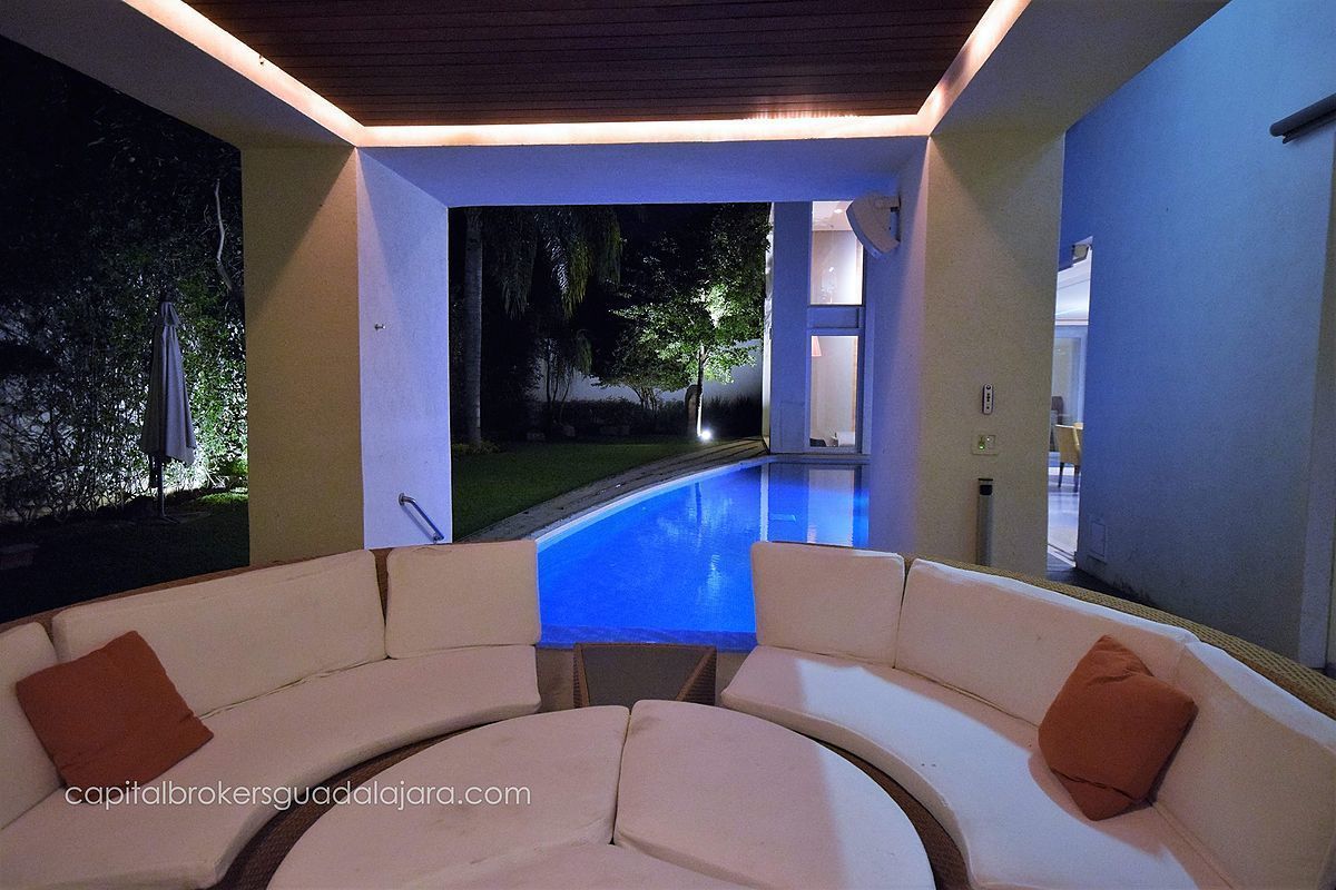 casa-de-lujo-en-el-coto-santa-fe-en-valle-real-alberca27-26798