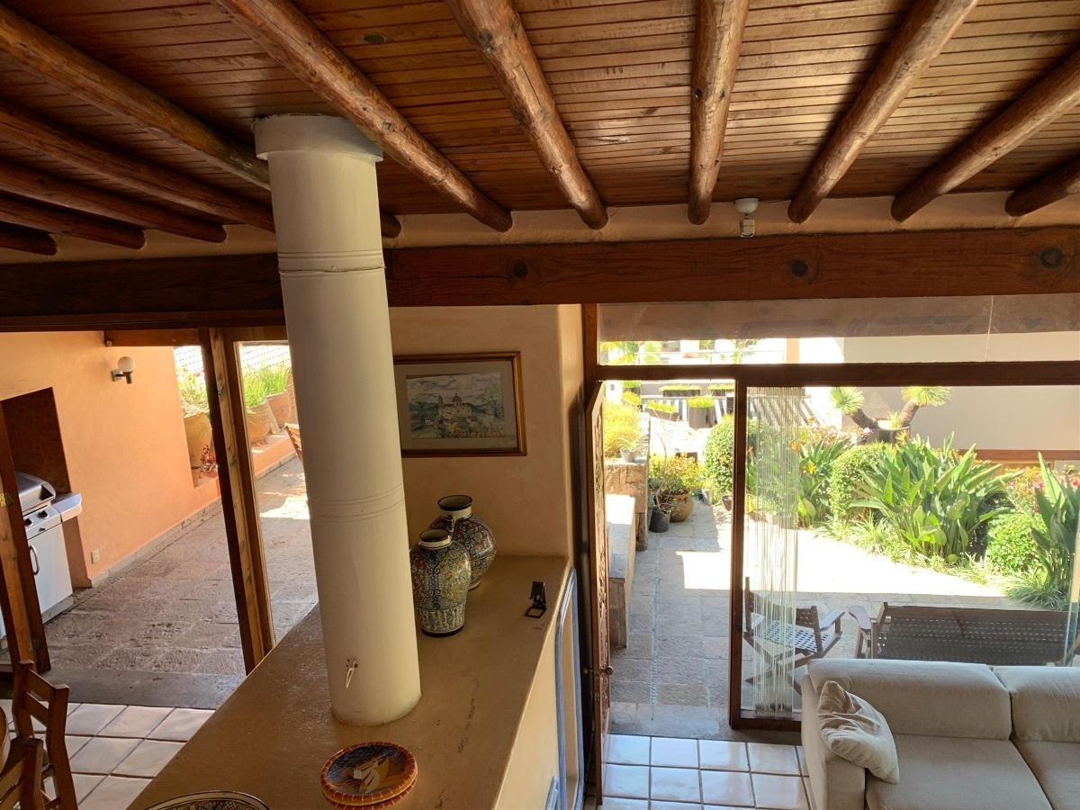 casa-en-condominio-en-valle-de-bravo-con-acceso-al-lago-y-muelle9-21490