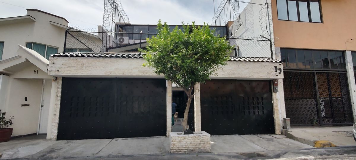 CASA EN FRACCIONAMIENTO DE COYOACÁN