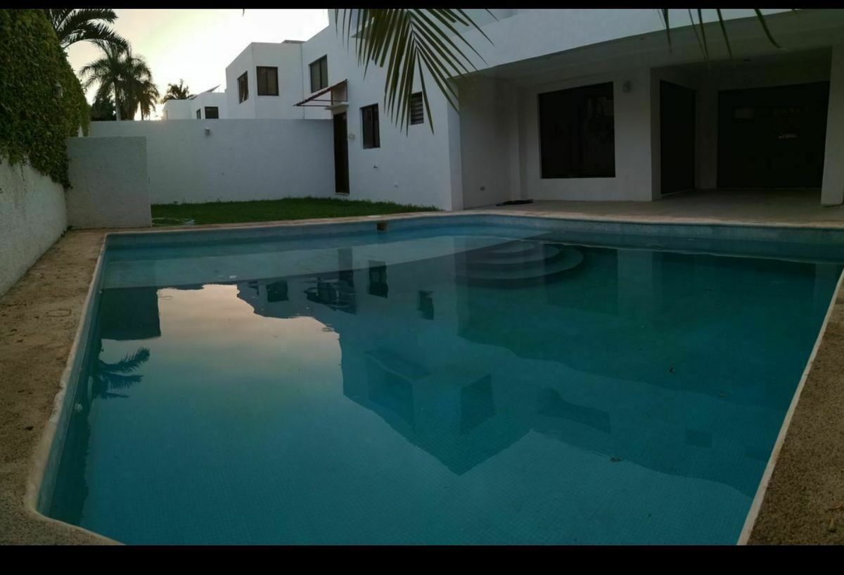casa-en-privada-dentro-de-mrida31-32083