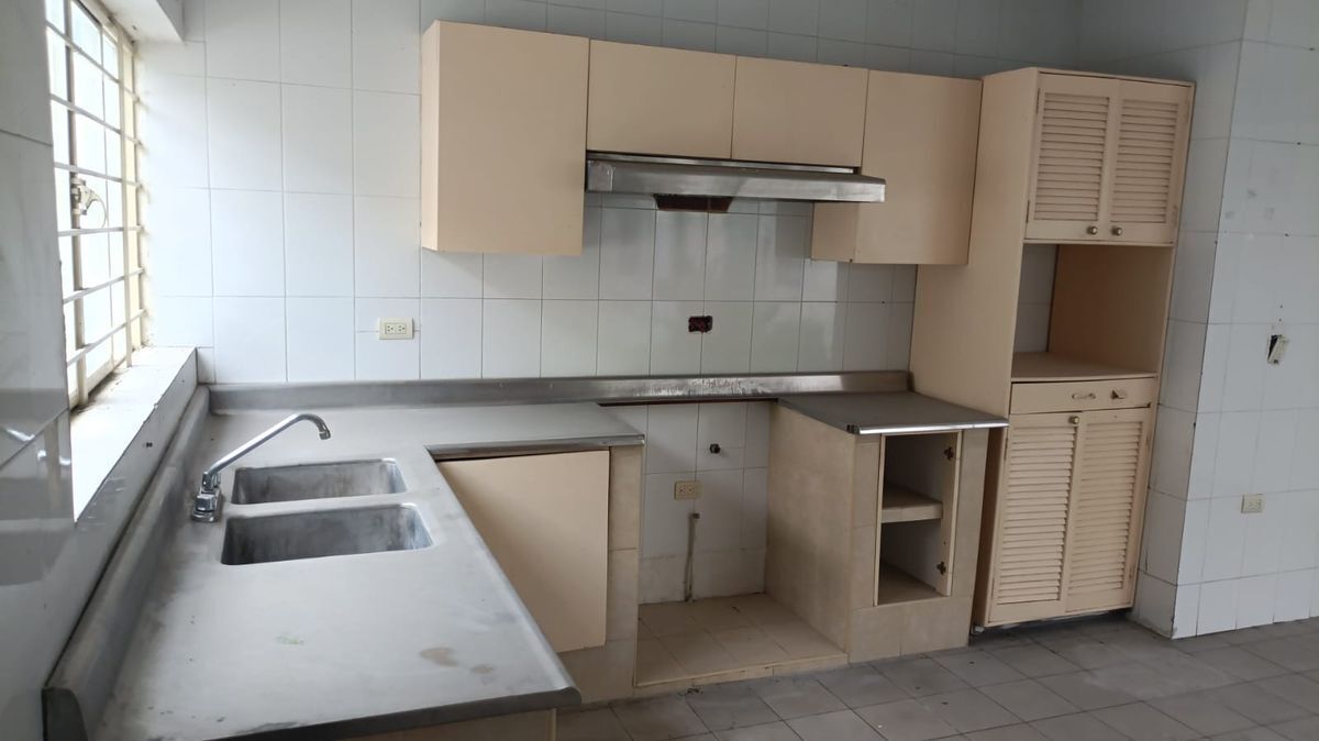 casa-en-renta-colonia-chepevera-ideal-para-clinica-asilo-o-oficinas12-38048