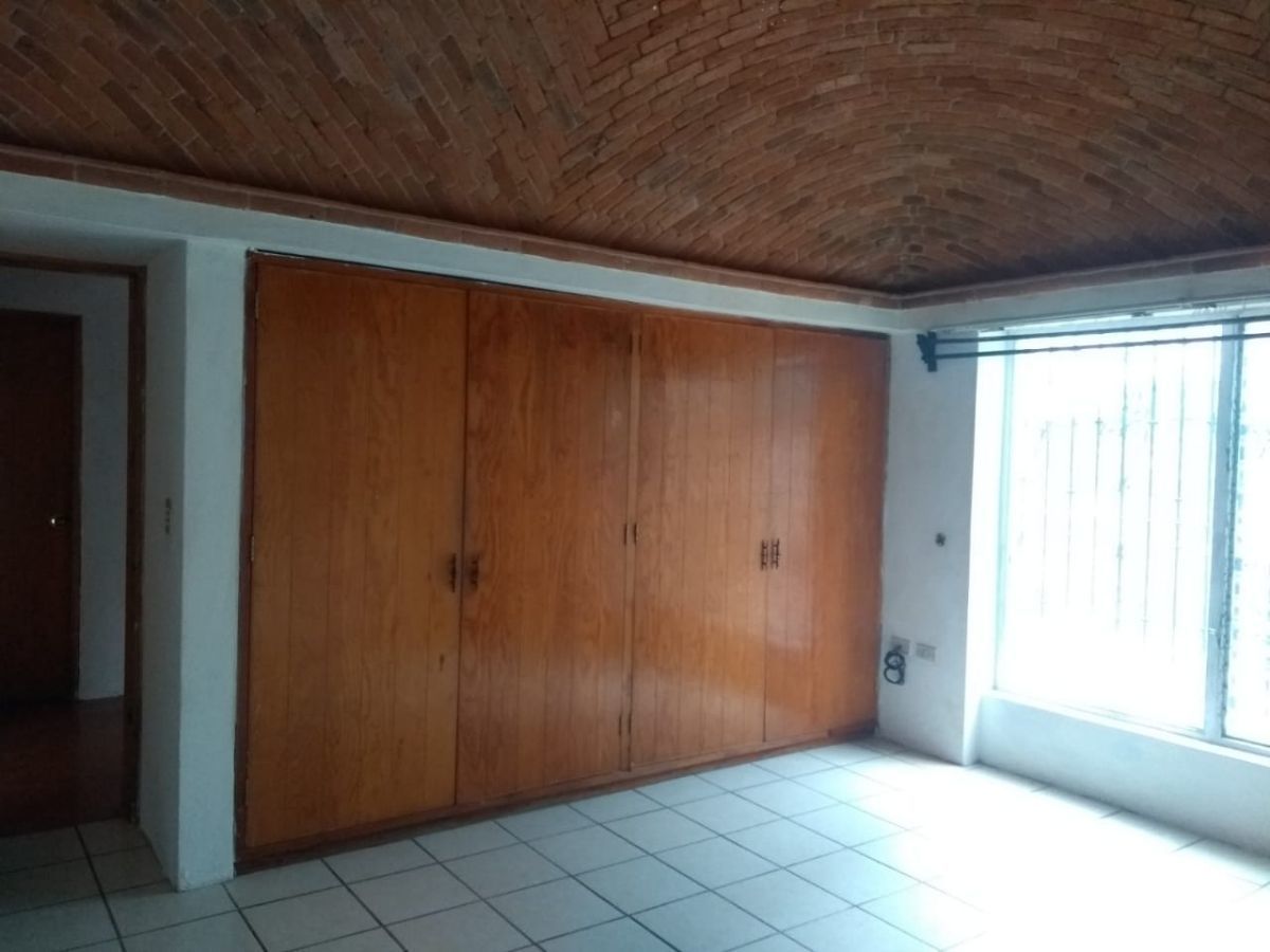 casa-en-renta-zona-residencial-estilo-colonial-cerca-de-avenida-principal7-26997