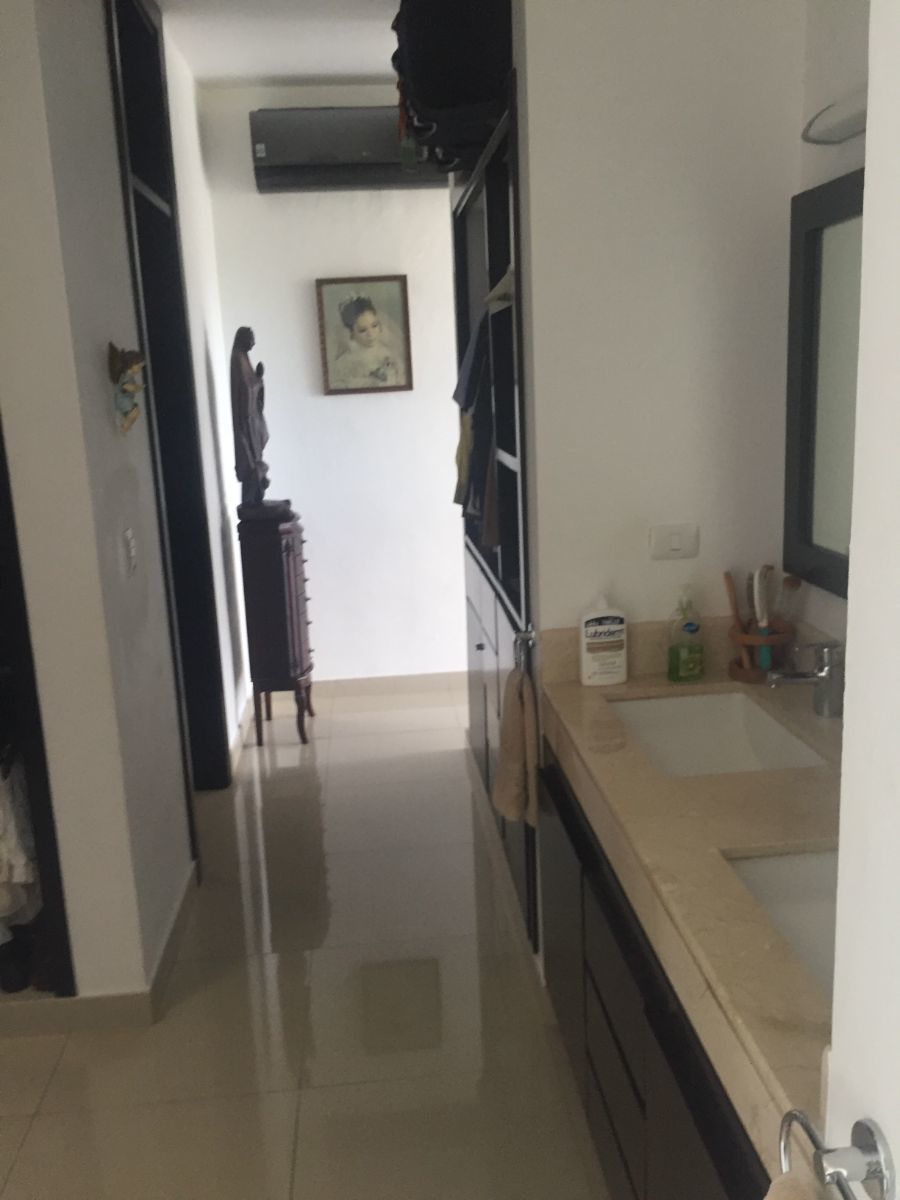 casa-en-venta--en-yucatan-country-club-frente-al-hoyo-8-y-1828-31594