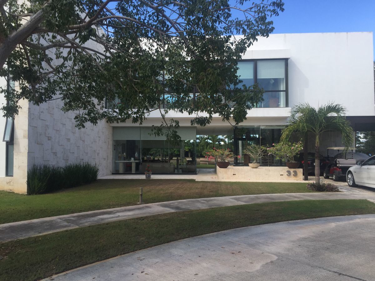 casa-en-venta--en-yucatan-country-club-frente-al-hoyo-8-y-186-31594