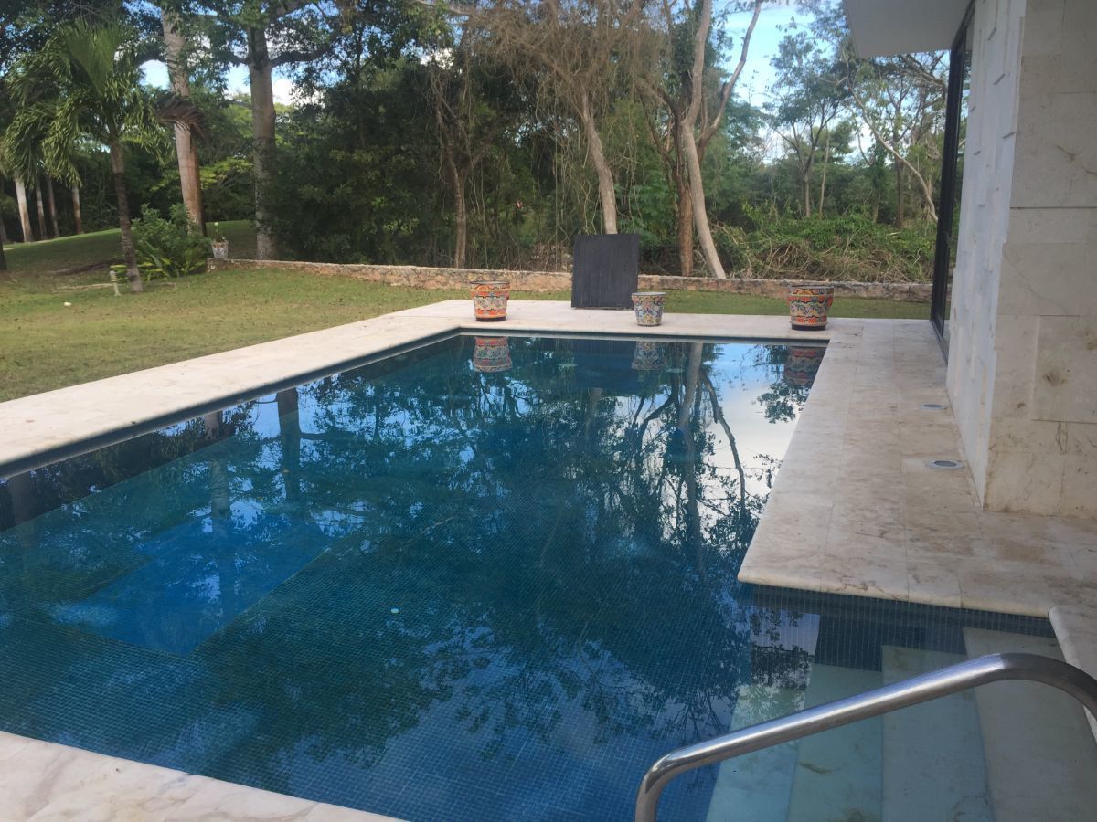 casa-en-venta--en-yucatan-country-club-frente-al-hoyo-8-y-187-31594