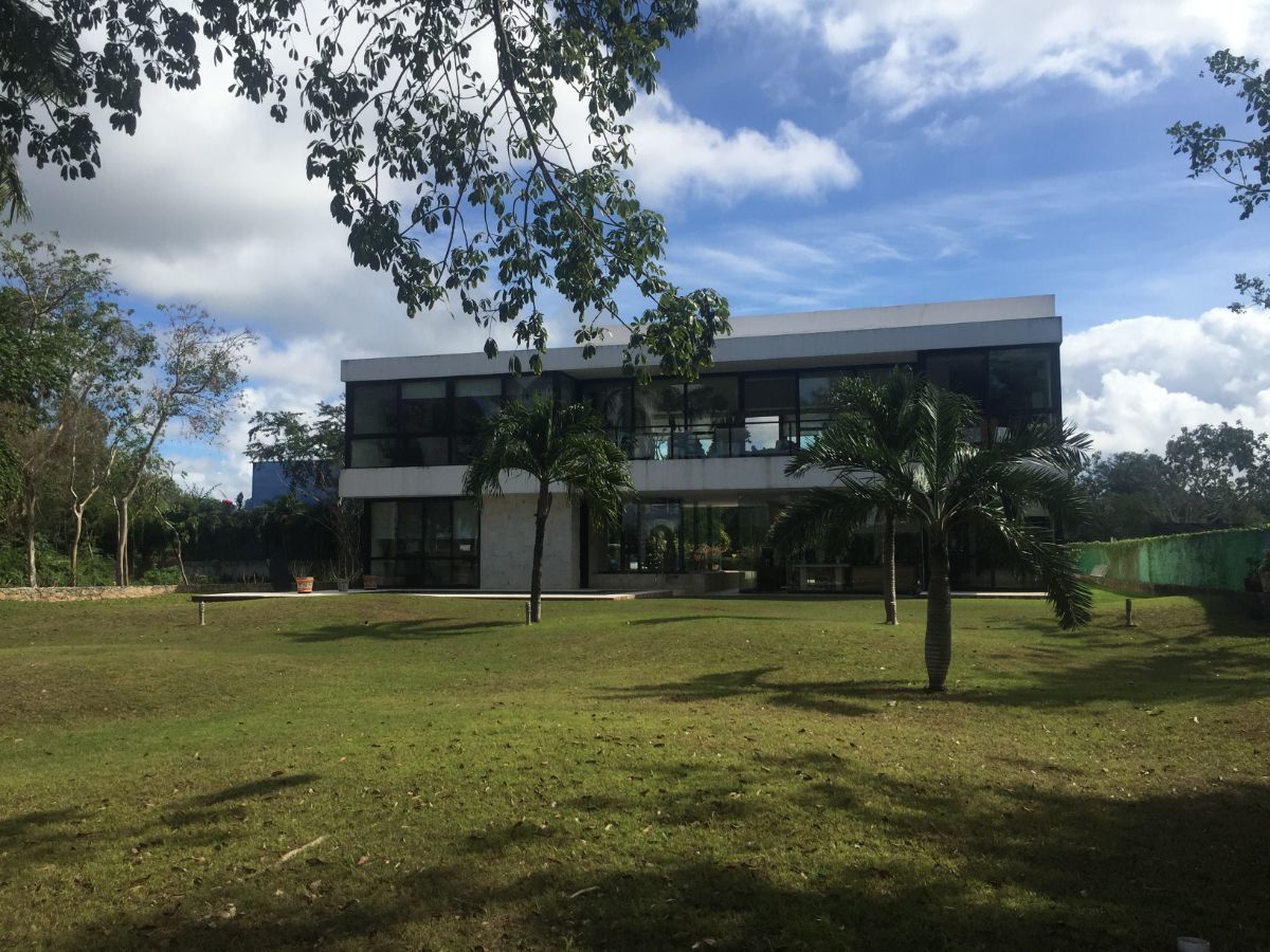 casa-en-venta--en-yucatan-country-club-frente-al-hoyo-8-y-189-31594