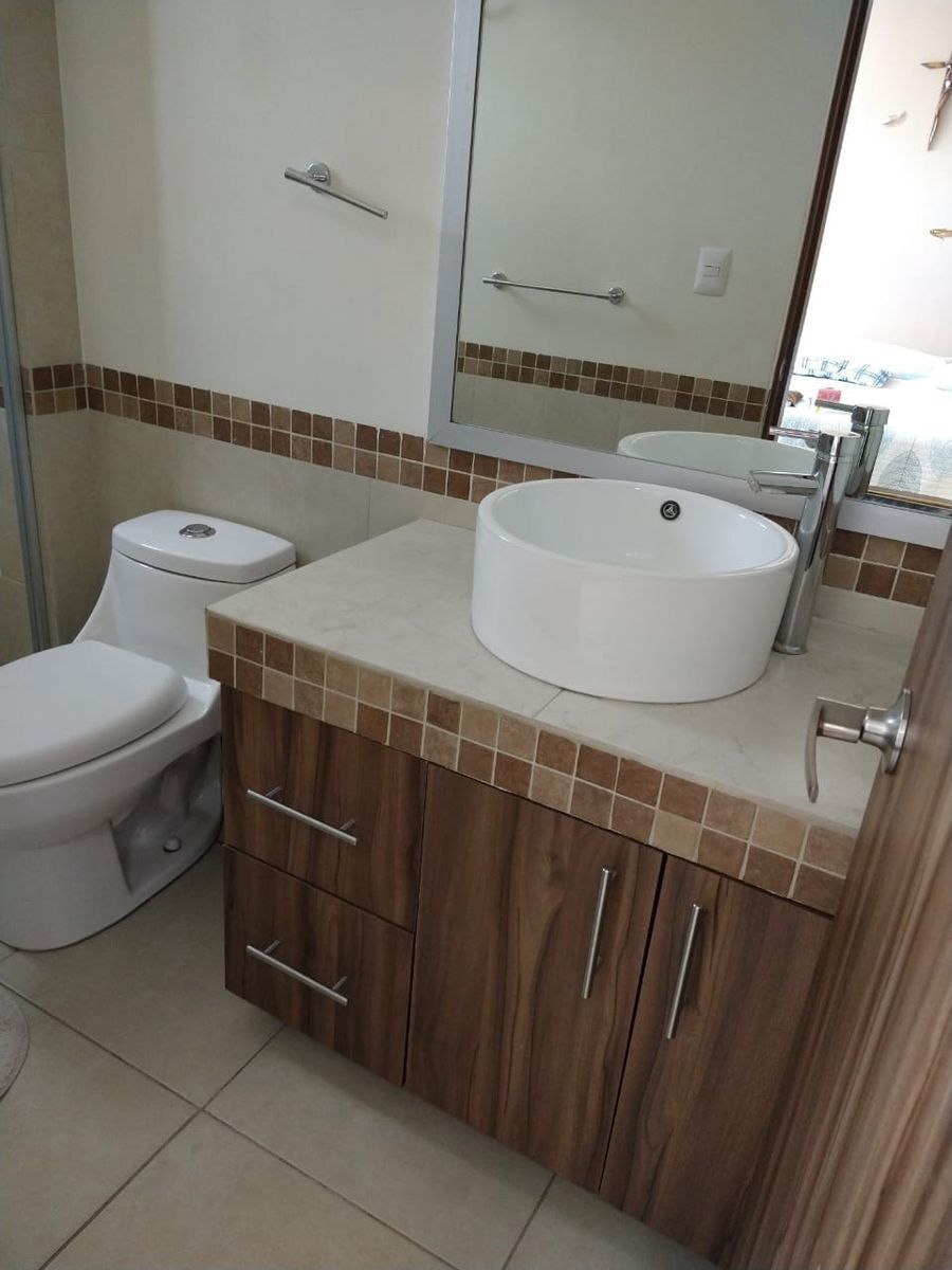 casa-en-venta-3-recmaras-con-sala-de-tv-en-el-refugio-queretaro10-11771