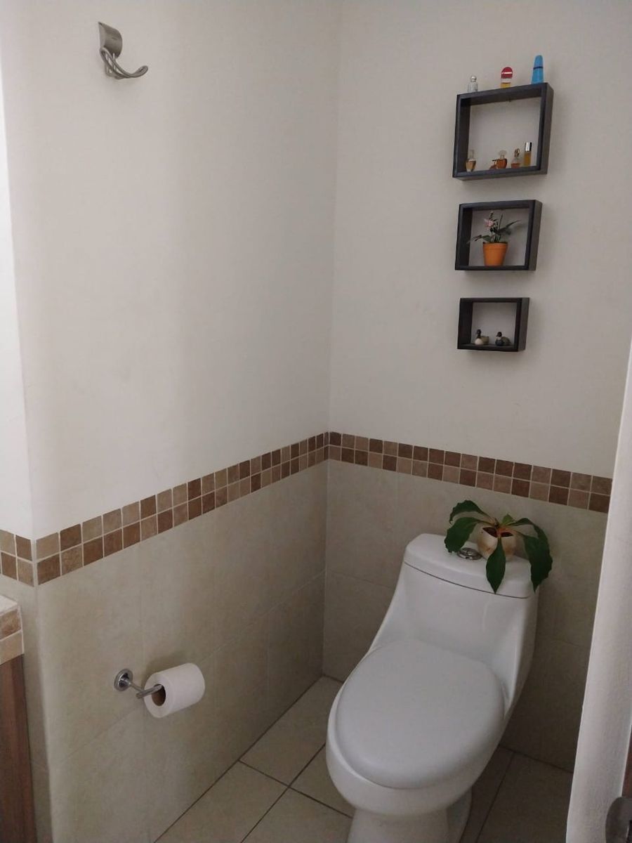 casa-en-venta-3-recmaras-con-sala-de-tv-en-el-refugio-queretaro14-11771