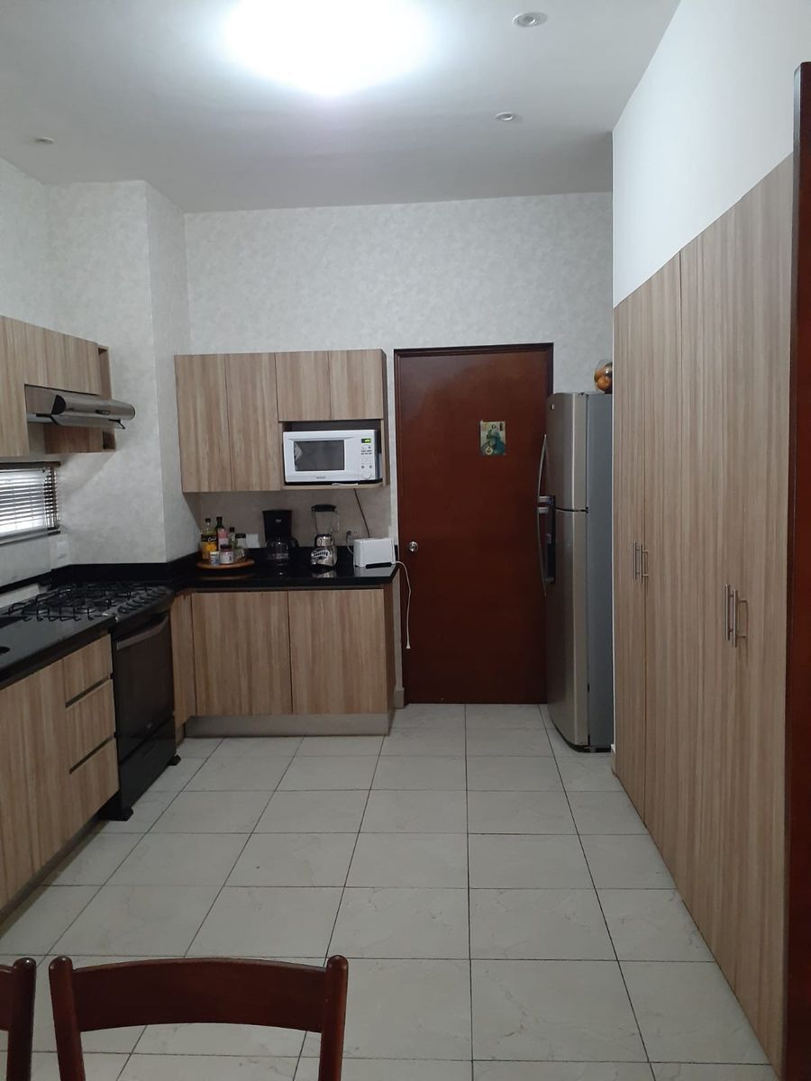 casa-en-venta-cerca-de-valle-oriente-en-esquina6-15106