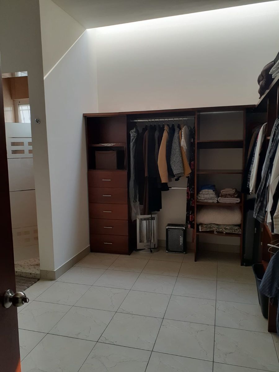 casa-en-venta-cerca-de-valle-oriente-en-esquina8-15106