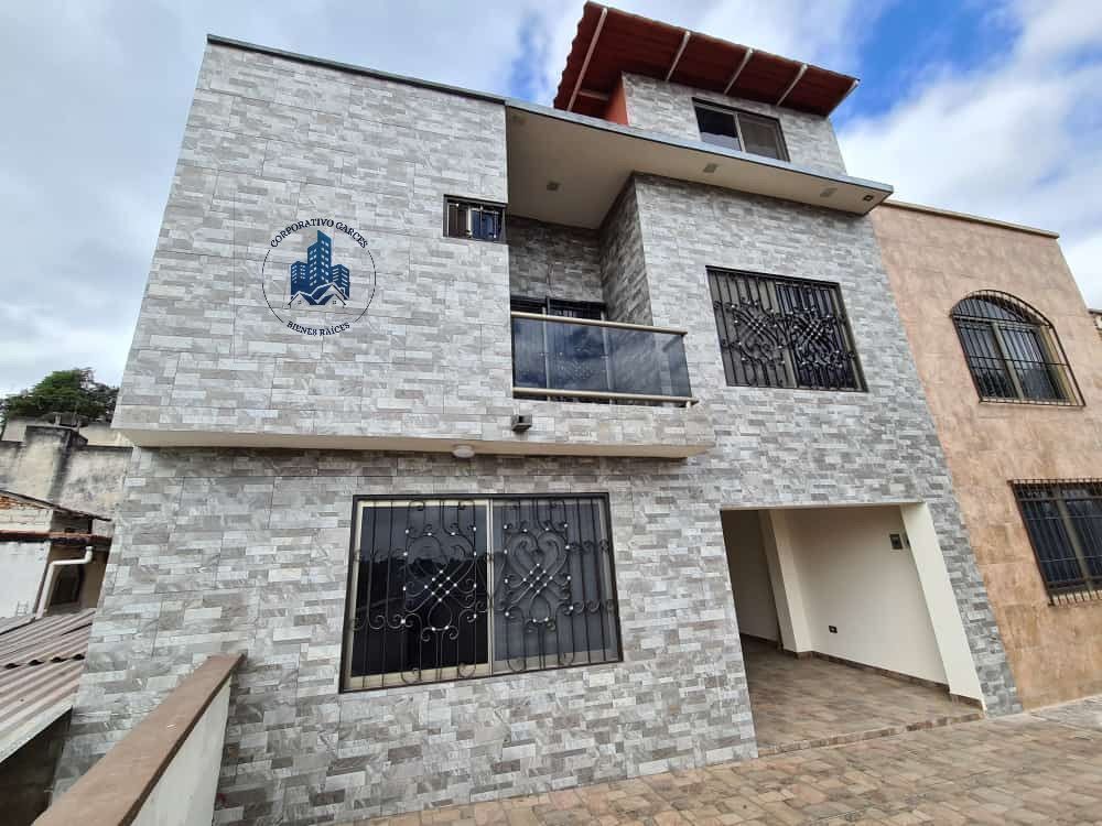 Casa en Venta con Acceso Privado.