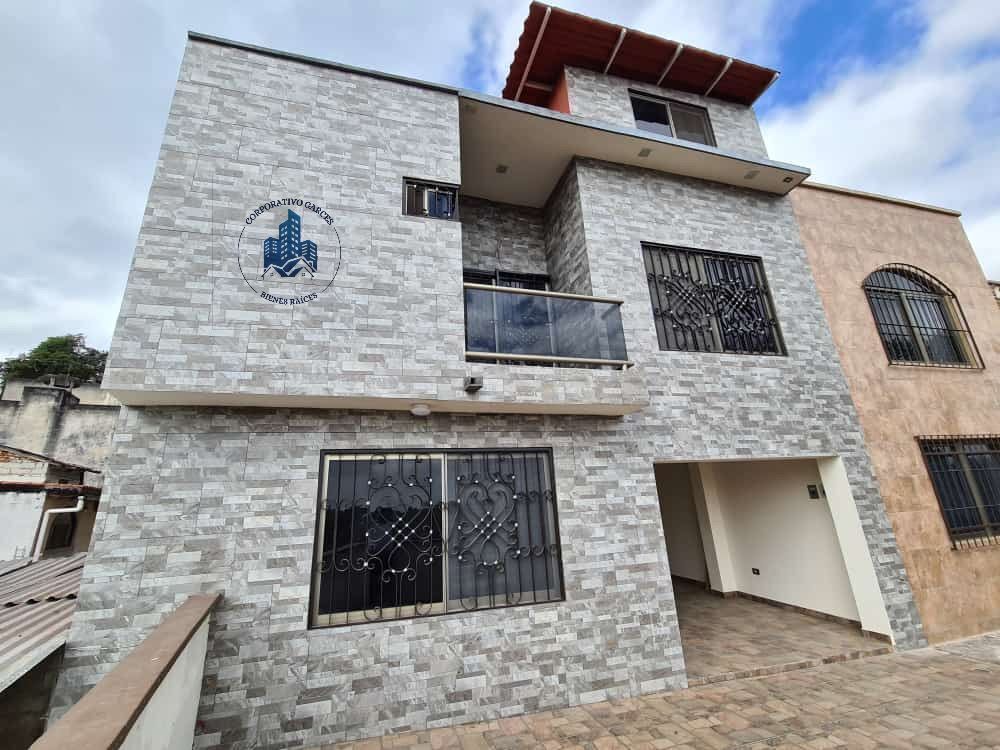 Casa en Venta con Acceso Privado.