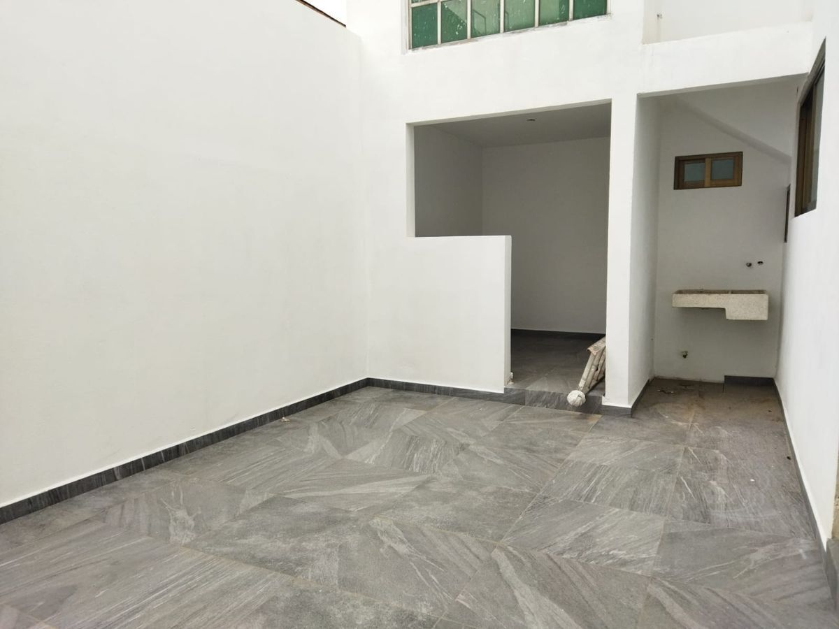 casa-en-venta-con-en-boulevares-totalmente-remodelada4-28058