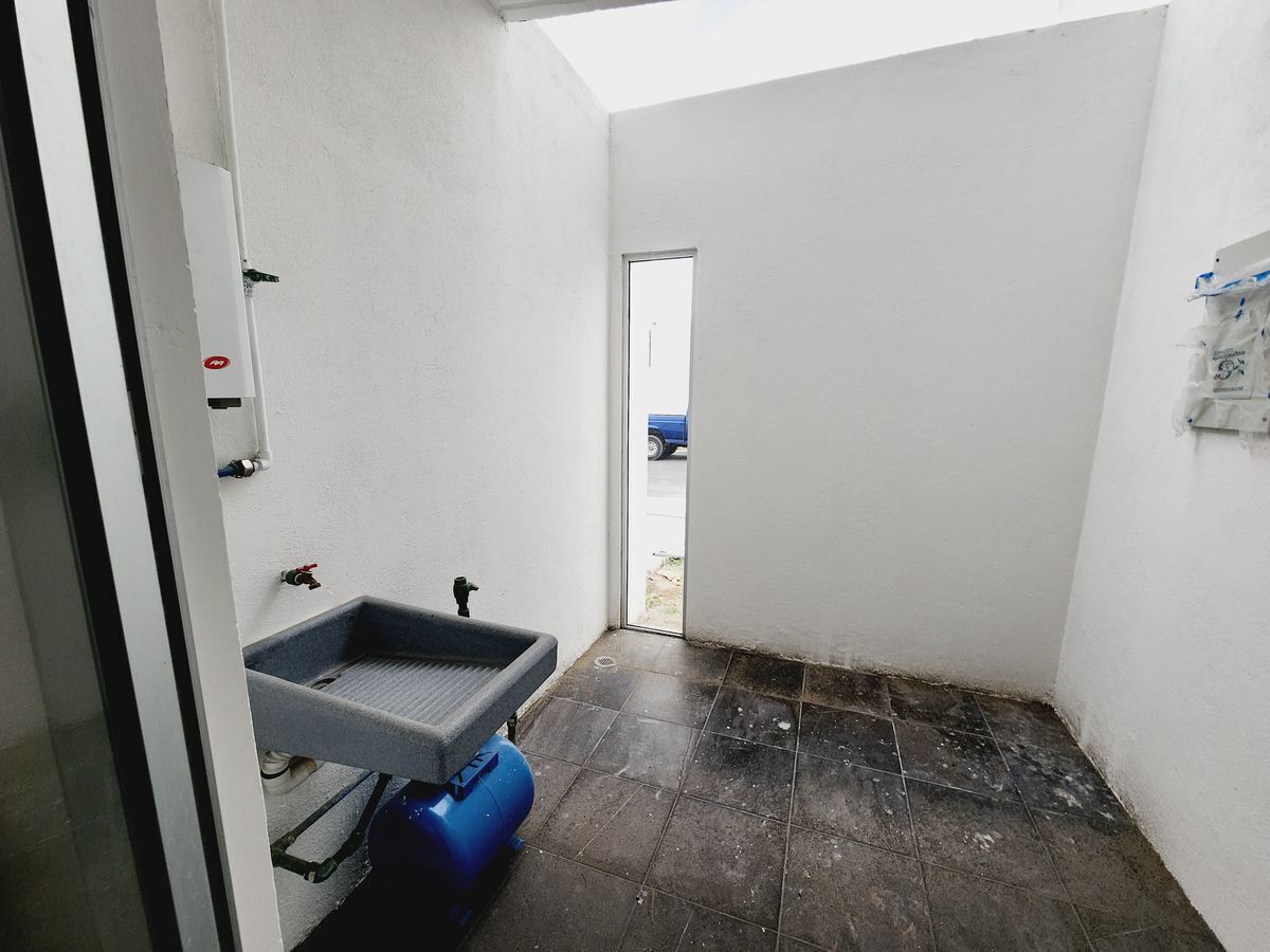 casa-en-venta-con-recamara-en-planta-baja-fraccionamiento-lomas-de-la-rioja11-32134