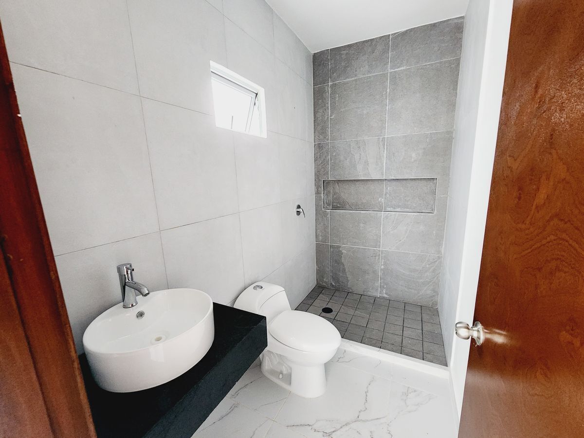 casa-en-venta-con-recamara-en-planta-baja-fraccionamiento-lomas-de-la-rioja18-32134
