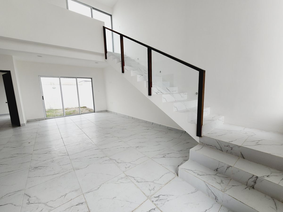 casa-en-venta-con-recamara-en-planta-baja-fraccionamiento-lomas-de-la-rioja2-32134