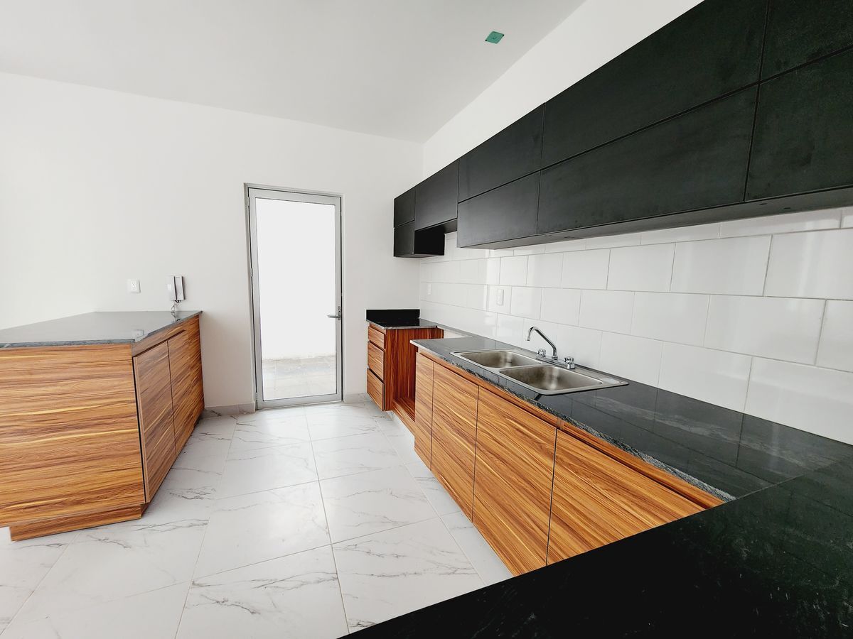 casa-en-venta-con-recamara-en-planta-baja-fraccionamiento-lomas-de-la-rioja5-32134