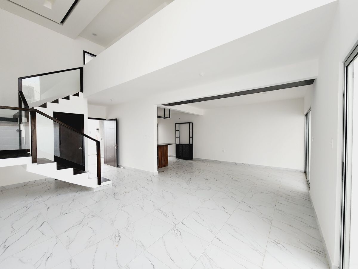 casa-en-venta-con-terraza-y-amplio-jardin-fraccionamiento-lomas-de-la-rioja4-32140
