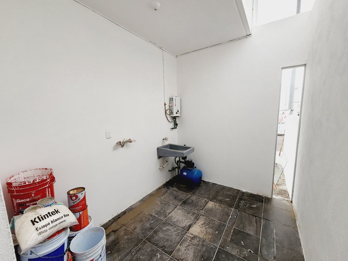 casa-en-venta-con-terraza-y-amplio-jardin-fraccionamiento-lomas-de-la-rioja8-32140