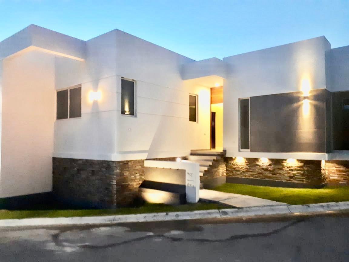 casa-en-venta-en-carretera-nacional-catujanes-monterrey-nl-unaplanta32-37362