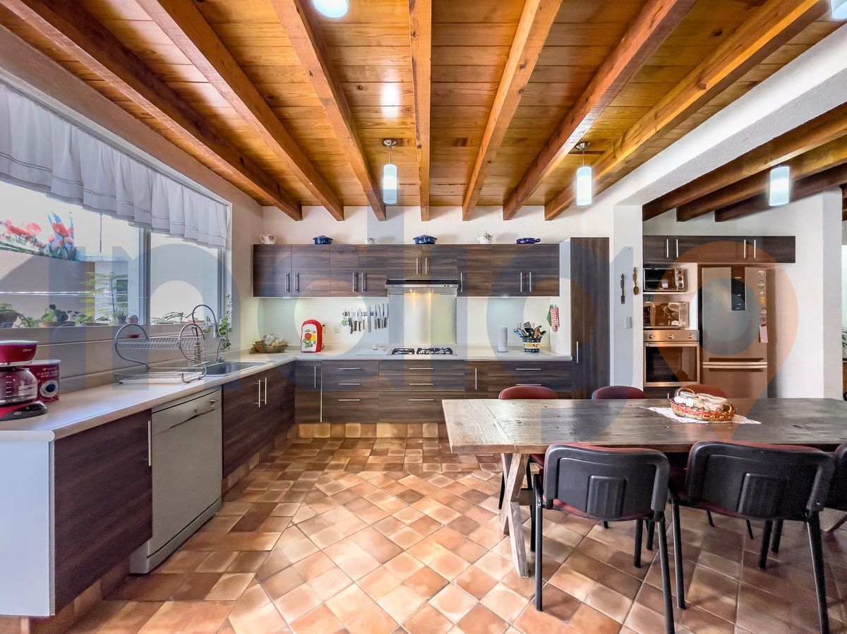 casa-en-venta-en-corregidora-el-pueblito-incluye-2-casas-despacho-y-oficinas11-30433