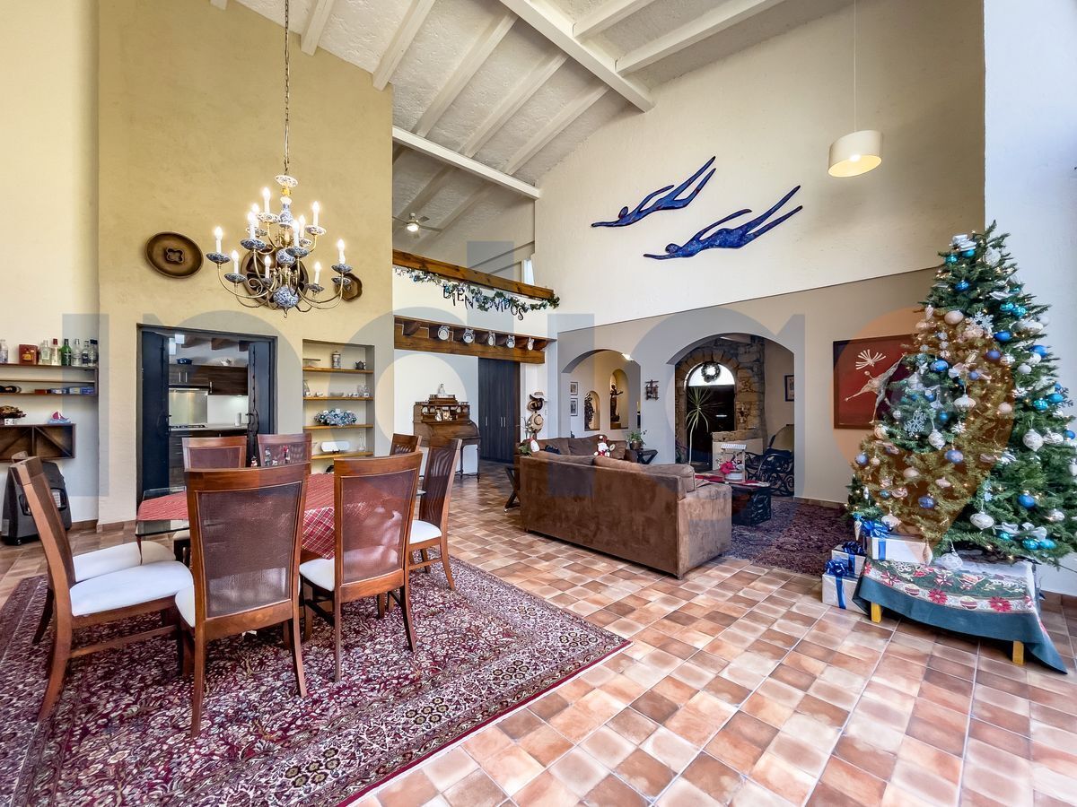 casa-en-venta-en-corregidora-el-pueblito-incluye-2-casas-despacho-y-oficinas9-30433