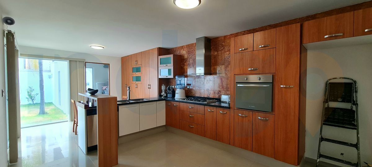 CASA EN VENTA EN CUMBRES DEL LAGO JURIQUILLA (PRIMERA SECCIÓN)