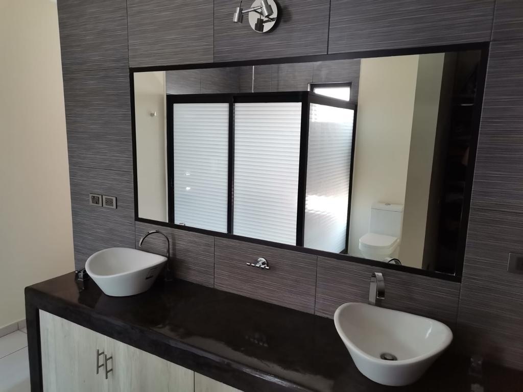 casa-en-venta-en-el-pedregal-de-vista-hermosa-con-alberca2-20260
