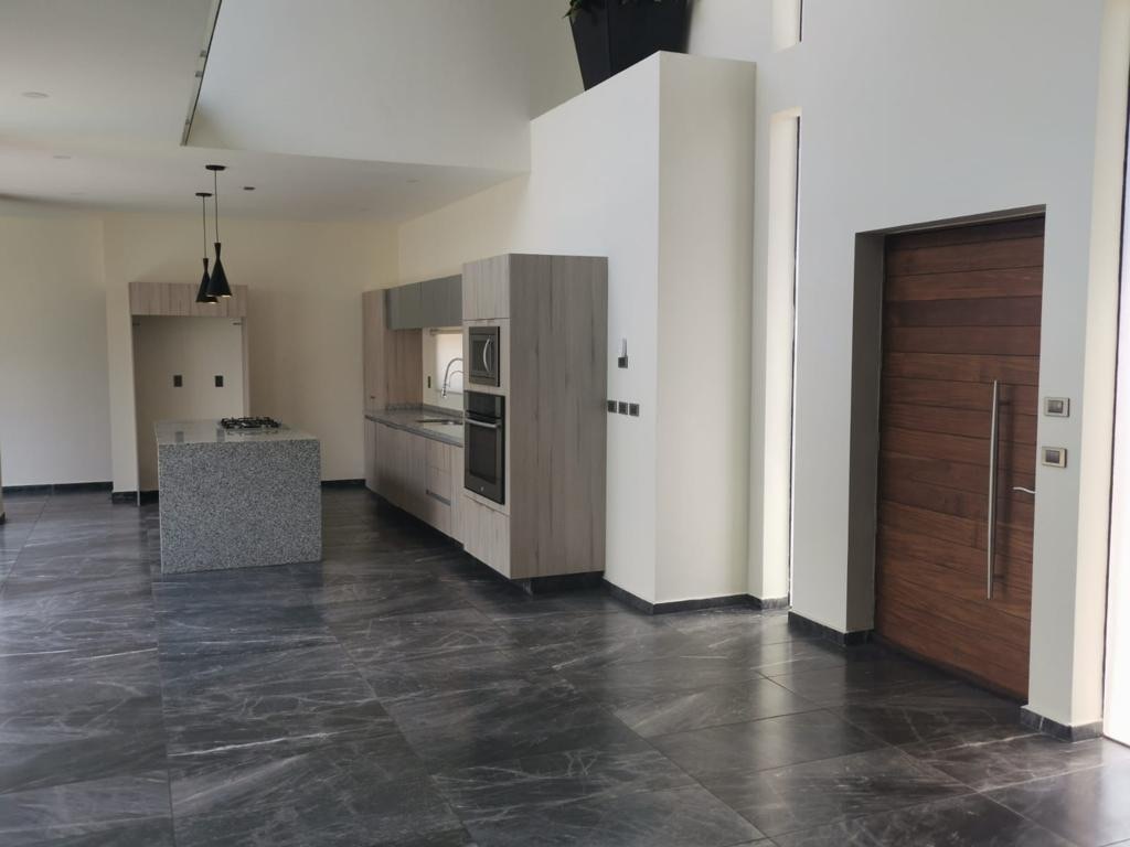casa-en-venta-en-el-pedregal-de-vista-hermosa-con-alberca25-20260