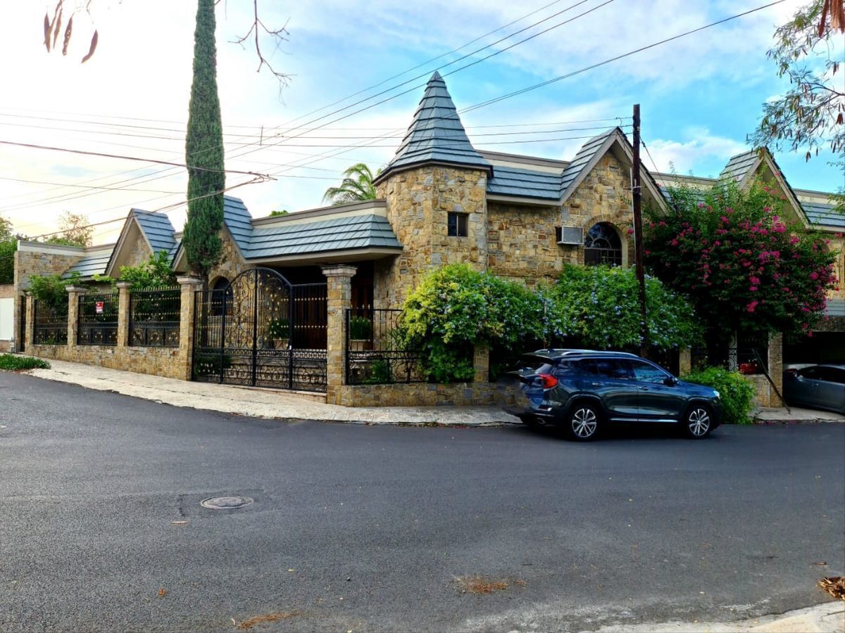 casa-en-venta-en-esquina-con-alberca-vista-hermosa-monterrey1-15084