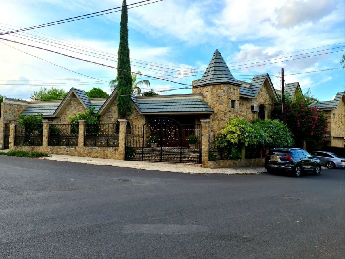 casa-en-venta-en-esquina-con-alberca-vista-hermosa-monterrey2-15084