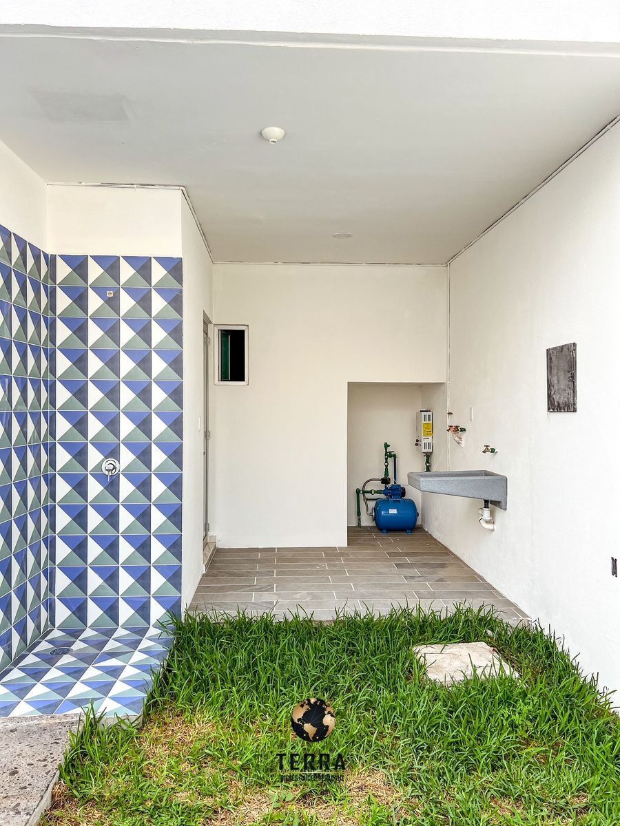 casa-en-venta-en-lomas-de-la-rioja-con-alberca13-37677