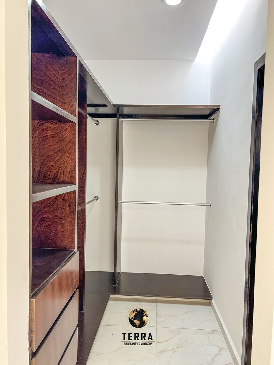 casa-en-venta-en-lomas-de-la-rioja-con-alberca2-37677
