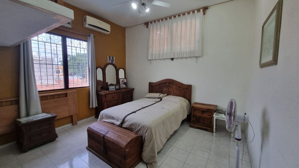 casa-en-venta-en-merida-con-piscina-5-recamaras-una-en-pb-en-fracc-la-florida36-28768