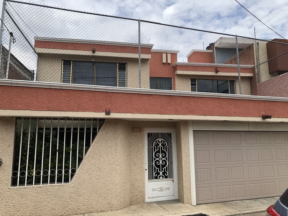 casa-en-venta-en-ocolusen-a-4-cuadras-del-tunel-amplios-espacios2-13655