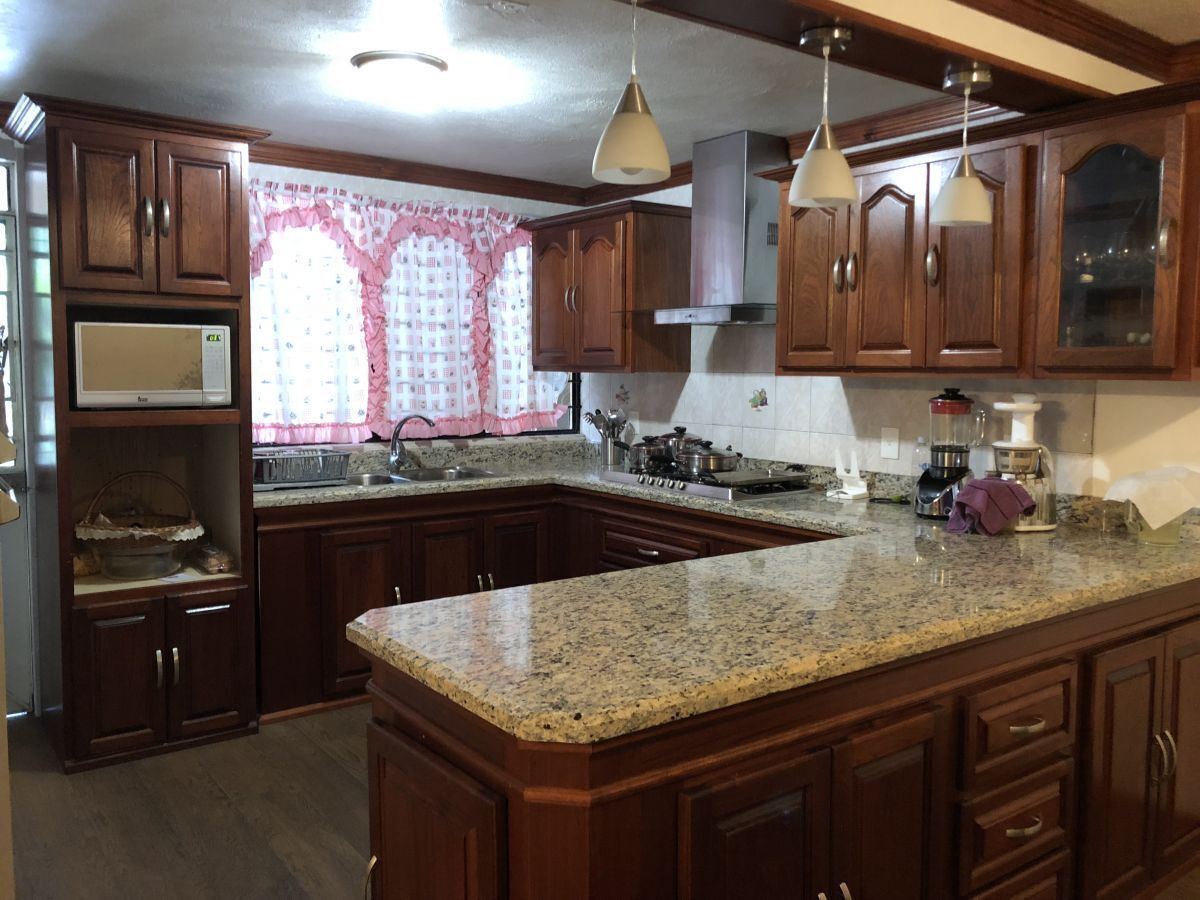 casa-en-venta-en-ocolusen-a-4-cuadras-del-tunel-amplios-espacios4-13655