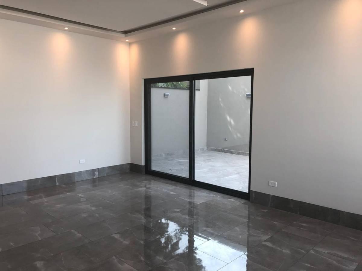 casa-en-venta-en-privanzas-valle-oriente-san-pedro-garza-garcia-nl8-37339