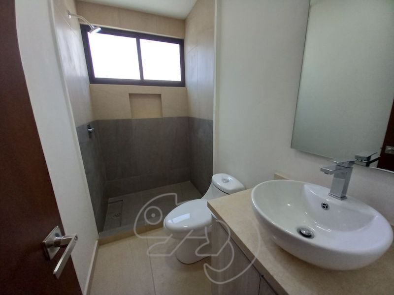 casa-en-venta-en-zona-esmeralda-con-vista-a-la-presa14-25569