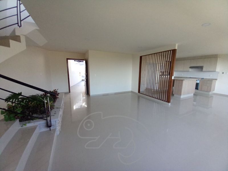 casa-en-venta-en-zona-esmeralda-con-vista-a-la-presa3-25569